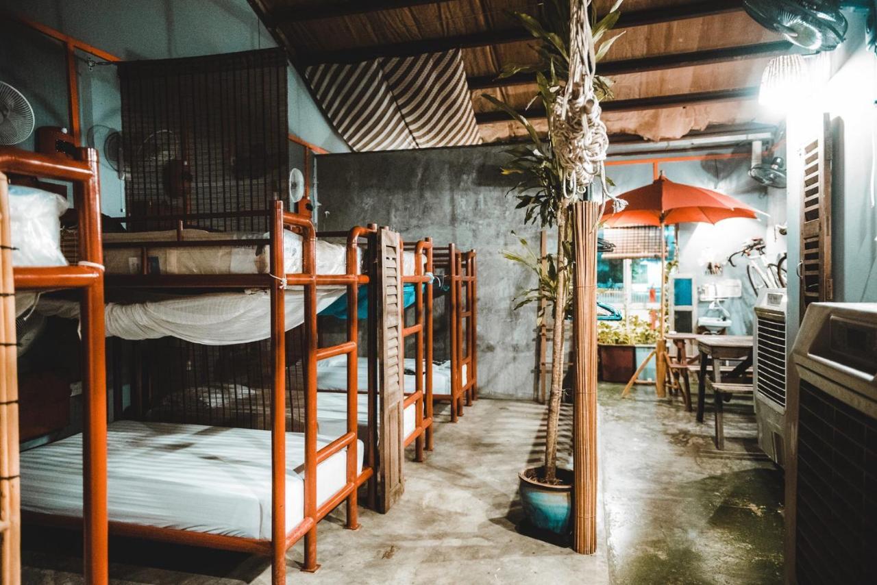 Hostel Motodorm Langkawi Kuah Exterior foto